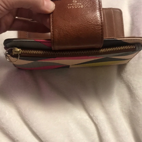 Fossil wallet used but in good shape - Picture 3 of 4